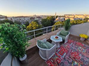 4 BR Flat with Terrace and Hot Tub in Historic Istanbul