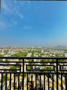 Apex Suites, Couple friendly, near expo mart