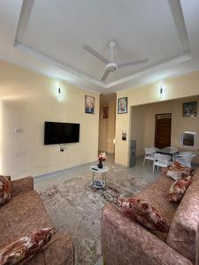 Modern Three BR En-Suite Apartment Near Airport in Tabata