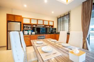 Rawai VIP VIllas 2D11 两卧室精装泳池别墅 步行到拉威海滩3分钟 拉威中心生活便利