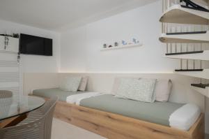 Sunny Apartment with Terrace