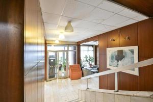 Modern Studio on Victor Hugo w AC