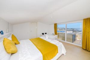 Luxuriously furnished penthouse with terrace pool and jacuzzi in Kalkan