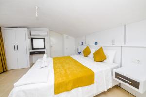 Luxuriously furnished penthouse with terrace pool and jacuzzi in Kalkan