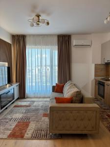 Oasis-First Estates Pipera
