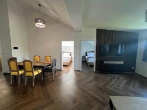 Luxusní apartmán, výhled na náměstí, 10 min k pláži