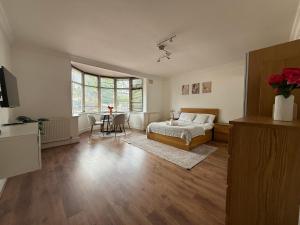 Modern 3-Bedroom Retreat Just Steps from Wembley Stadium
