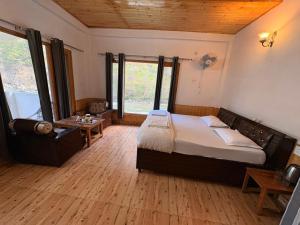 Bisht Niwas River Side Cottage
