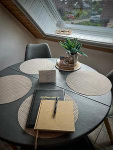 Kleine Muschelbude Ferienwohnung mit Balkon und Wallbox in Neßmersiel