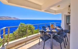 Panaroma Meis Suits