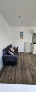 Birdsong Studio & Quiet Garden Flat with Ensuite