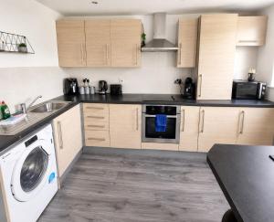 Contractor-Friendly City Centre Flat Free Parking