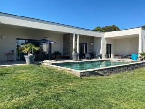 Exceptional villa with pool 15 minutes from Avignon