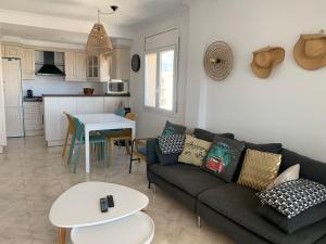 Beautiful ocean-view apartment in Roses