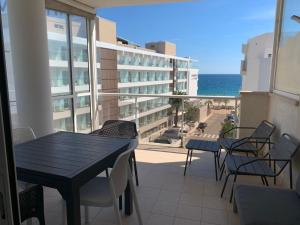 Beautiful ocean-view apartment in Roses