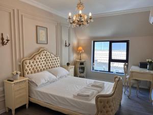 The Signature French Haven Elegant City Apartment