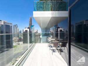 Marquise Square Large 2Bedroom with Balcony - Business Bay