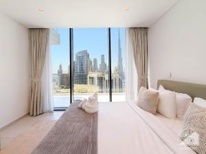 Marquise Square Large 2Bedroom with Balcony - Business Bay