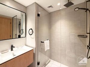 Marquise Square Large 2Bedroom with Balcony - Business Bay