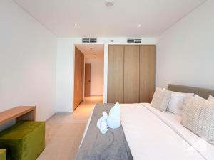 Marquise Square Large 2Bedroom with Balcony - Business Bay