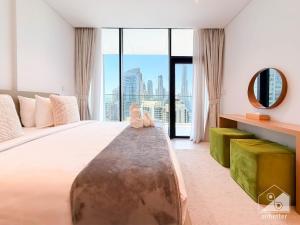 Marquise Square Large 2Bedroom with Balcony - Business Bay