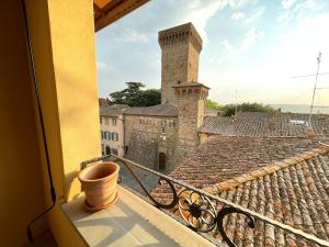 Villa Panoramica, pool, gardens & parking in Historic Town