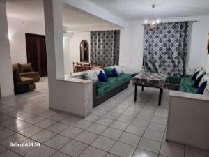 Beautiful and Spacious apt seaview 5 min walk to beach