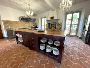 Villa Panoramica, pool, gardens & parking in Historic Town