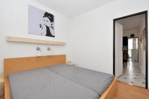 Modern 3-room apartment near the swimming pool, 10 minutes to the center