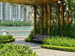 Romantic Lake View Studio Perfect for Couples Visiting Hanoi