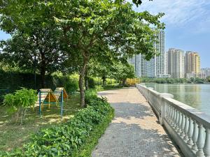 Romantic Lake View Studio Perfect for Couples Visiting Hanoi