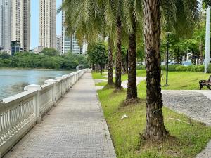 Cozy Lakeside Studio Apartment with Full Amenities and Fast WiFi