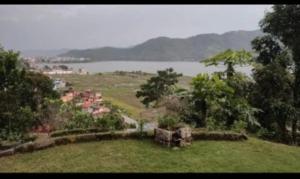 Hidden Lake View Home Stay