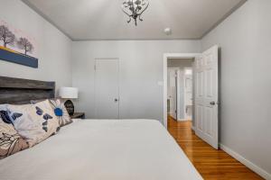 Bark & Bloom Bungalow Fenced Yard Pet Friendly
