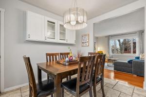 Bark & Bloom Bungalow Fenced Yard Pet Friendly