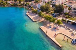 Jelena - Beachfront 2 Bedroom Family Apartment