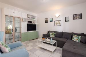 Jelena - Beachfront 2 Bedroom Family Apartment