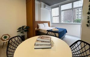 Modern design and 24-hour concierge on Rio Branco