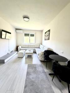 Megi Rooms