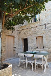 Delightful house with patio & rooftop terrace