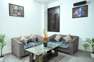 Flat In Dehradun Crestoria Nature Cozy Flat