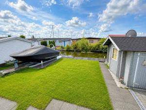 Chalet am Wasser mit Steg, direkt am IJsselmeer