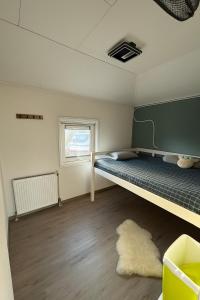 Chalet am Wasser mit Steg, direkt am IJsselmeer