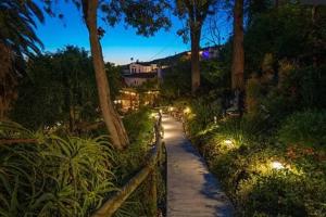 Hollywood Hideaway
