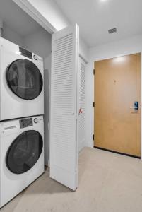 C8032 Comfort in the heart of Downtown Miami