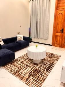 Cozy homes by Joyce Private Gated ,2 bedroom Home - 2mins walk to the Zanzibar Airport , 10 Mins to Stonetown