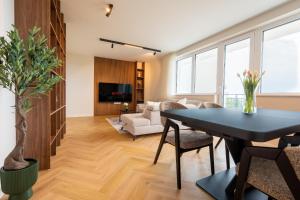 Amazing 2 bedroom apartment with sea view