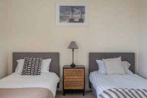 Urban Comfort : Stylish Portobello Market Retreat