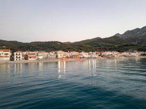 Kokkari Waves