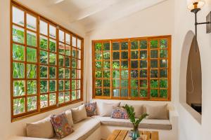 Casa Mapache Pool and Breakfast Included near Tamarindo Beach